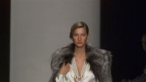 Gisele Bündchen in Michael Kors Fall/Winter 2000 FashionShow